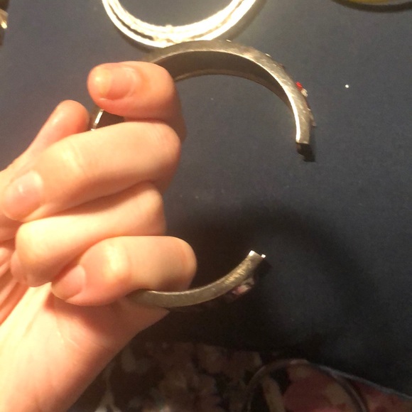 Bracelets - Picture 15 of 16